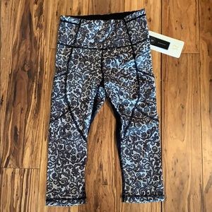 Lululemon Outrun 17” Crop